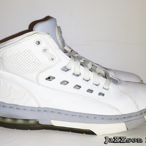 Jordan Ol' School. Size 8.5 - Picture 4 of 9